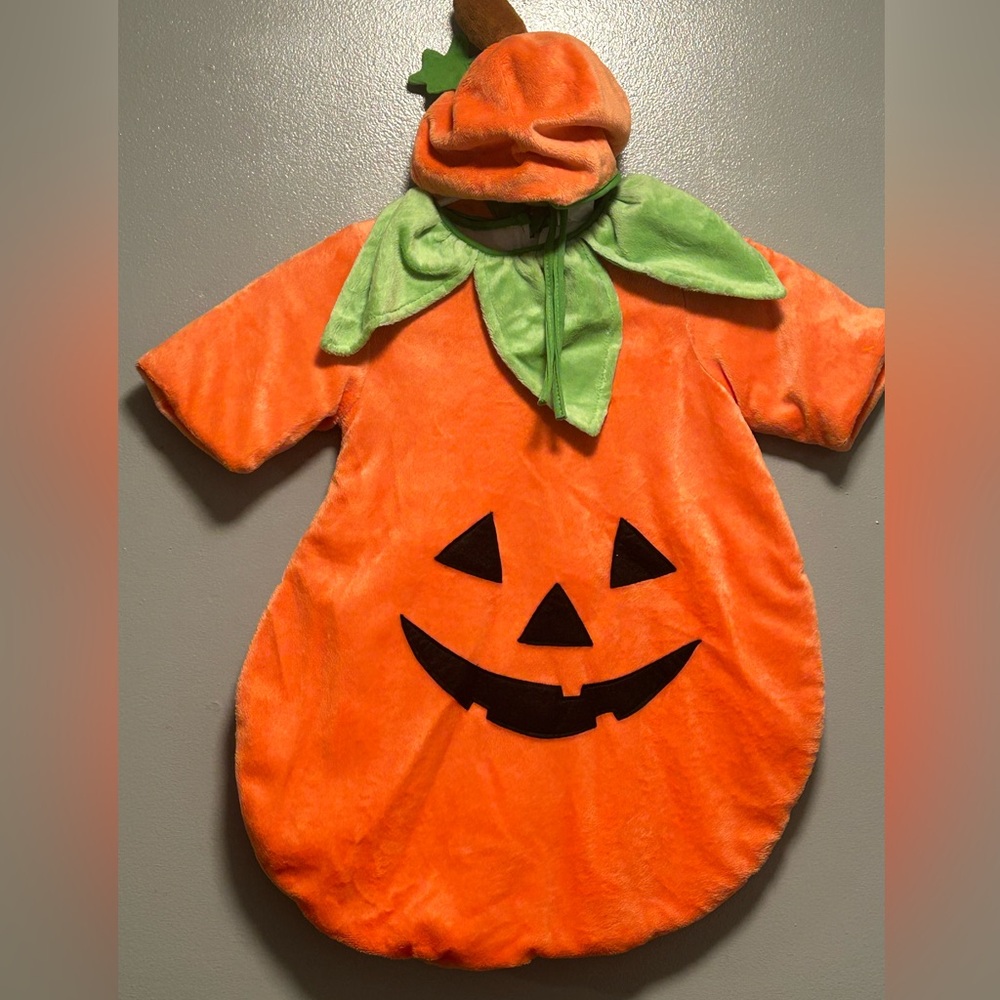 Pumpkin Infant Halloween Costume Bunting Sack w/Hat.   Size 0-6 Month